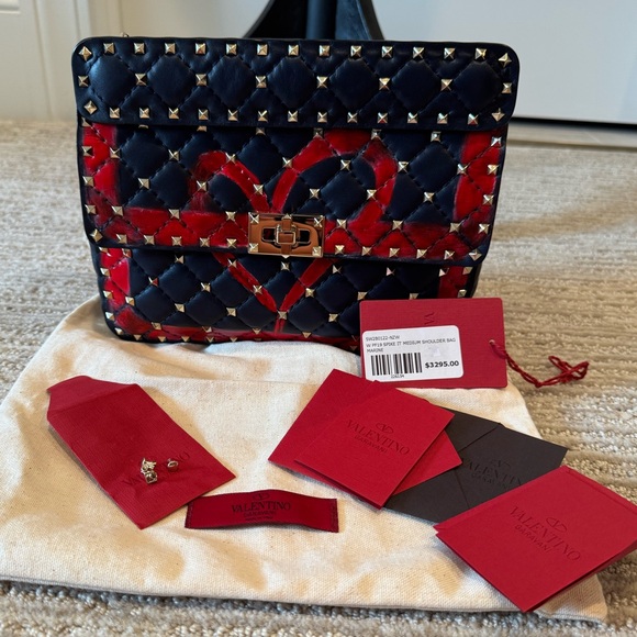 ❤️Valentino Garavani❤️ - Picture 3 of 17